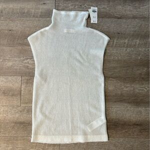 Abercrombie & Fitch NWT Lightweight Sweater